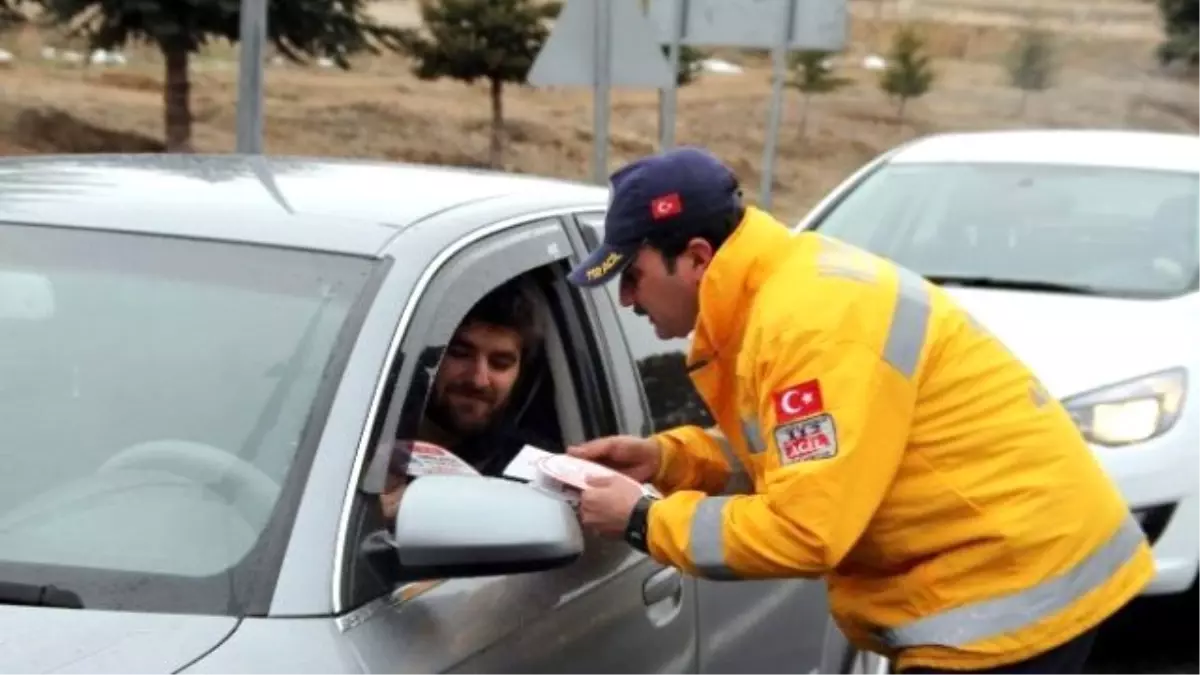 Sağlıkçılardan Sürücülere Sıcak Çorba İkramı