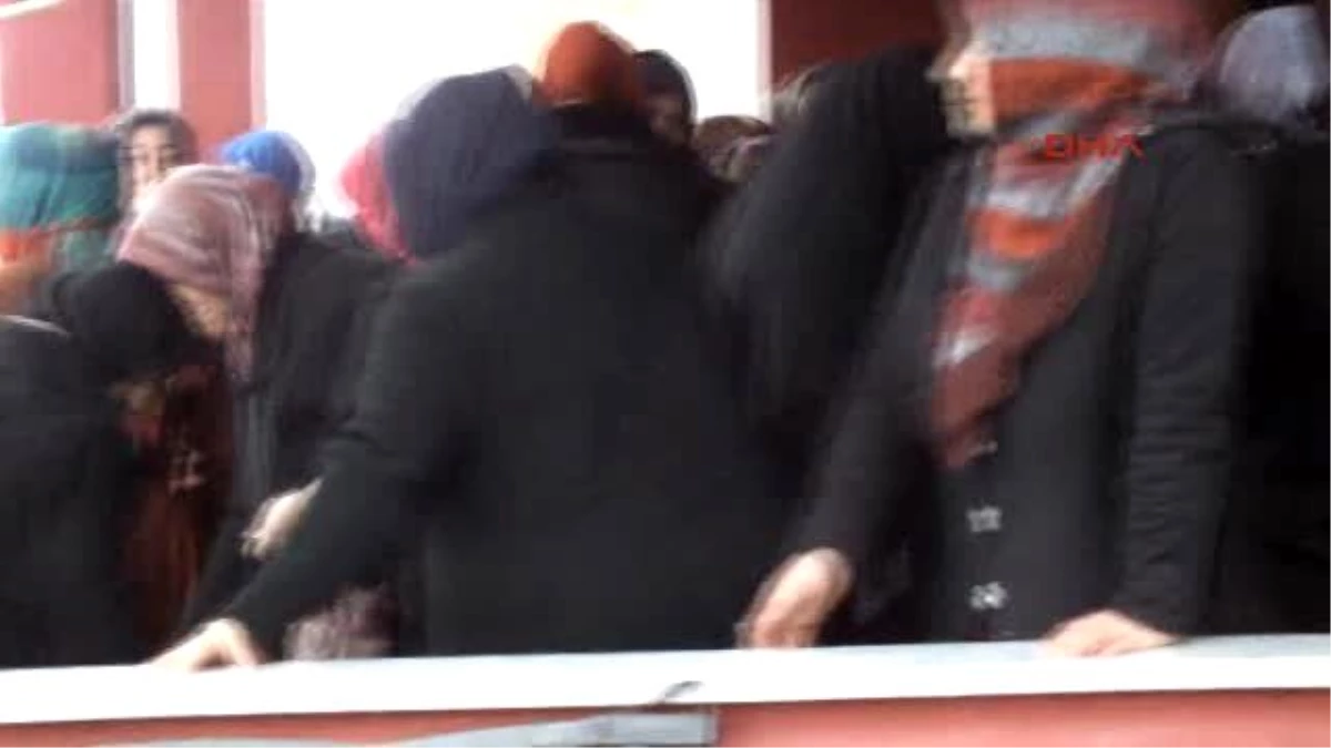 Sakarya 17 Aylık Çocuğu Ölen Annenin Yürek Dağlayan Feryatları