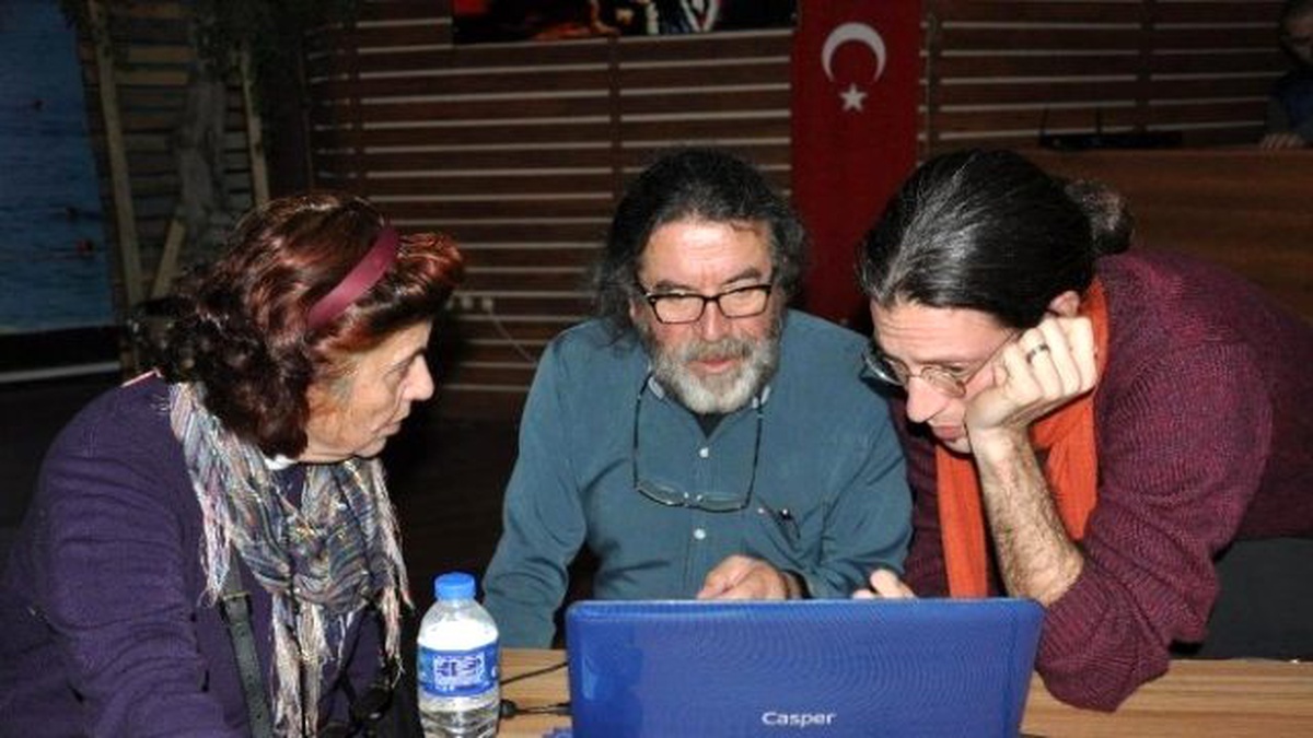 Şili\'li Biyolog Edremit\'te "Mahallemi Seviyorum" Projesini Anlattı