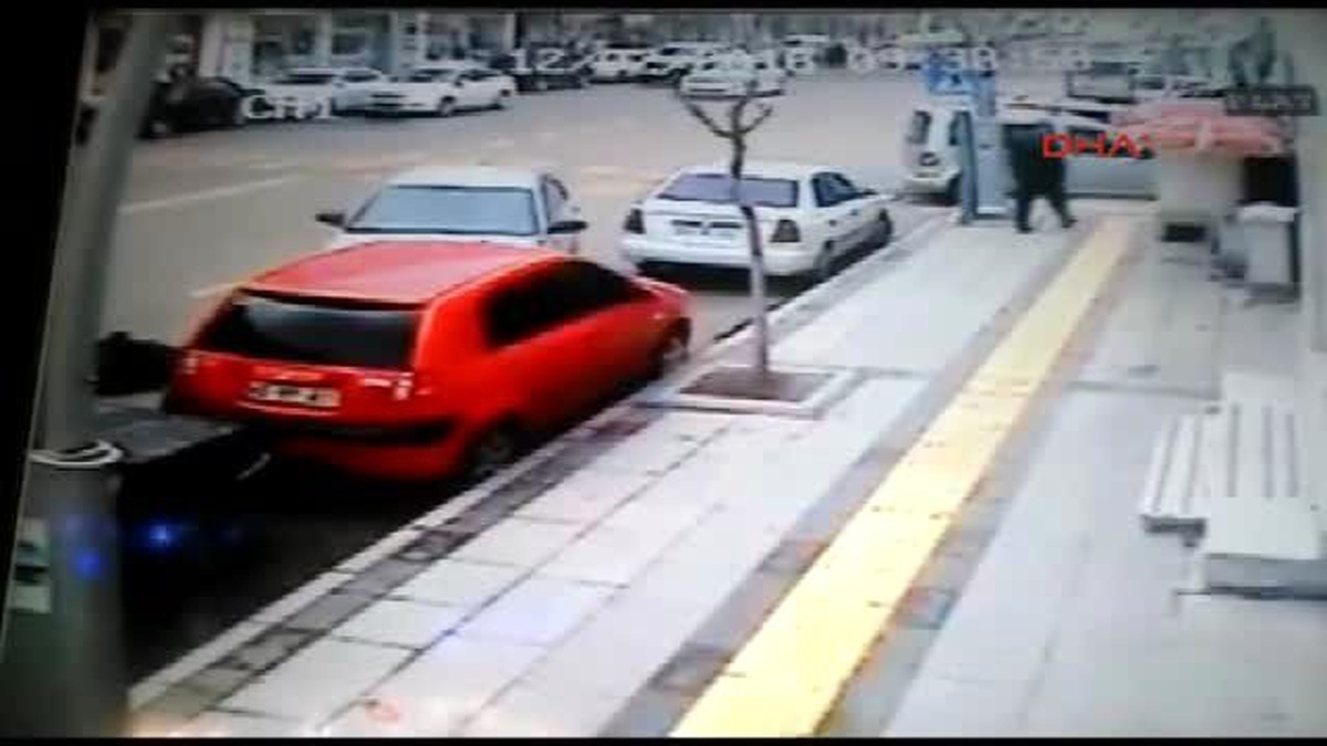Tokat - Otomobilin Yayaya Çarpma Anı Güvenlik Kamerasına Yansıdı