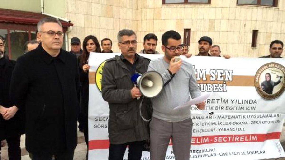 Uşak\'ta Afiş Krizi Sona Erdi