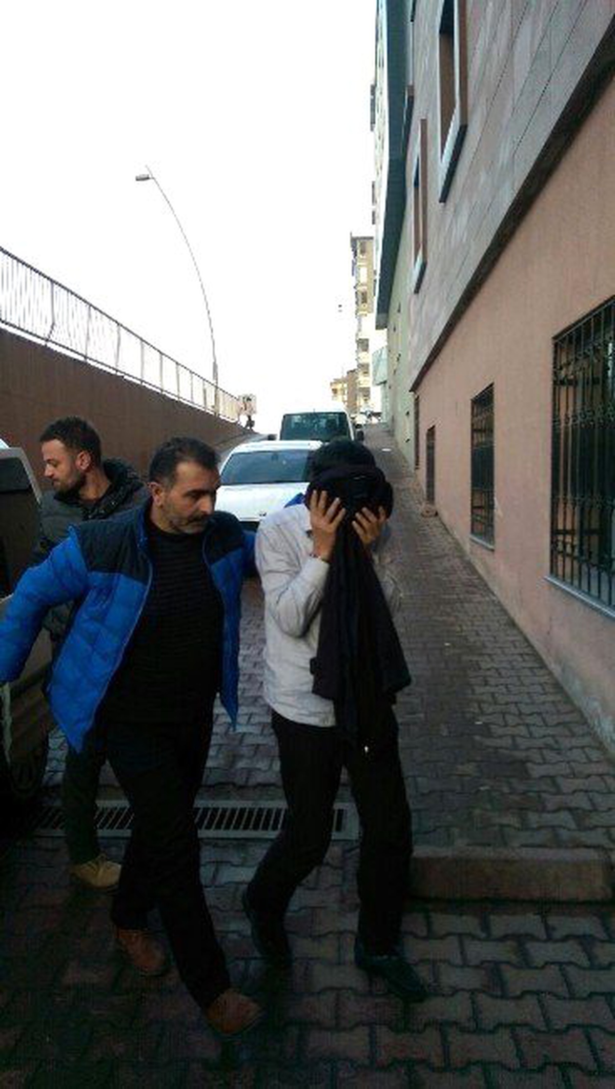 Yaşlı Kadının Ölümüne Neden Olduğu İleri Sürülen Zanlı ve Babası Mahkemeye Sevk Edildi
