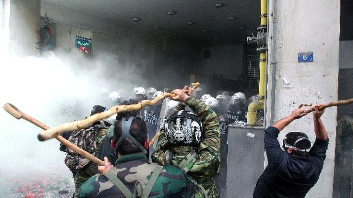 Yunanlı Çiftçiler Hükümeti Protesto Etti