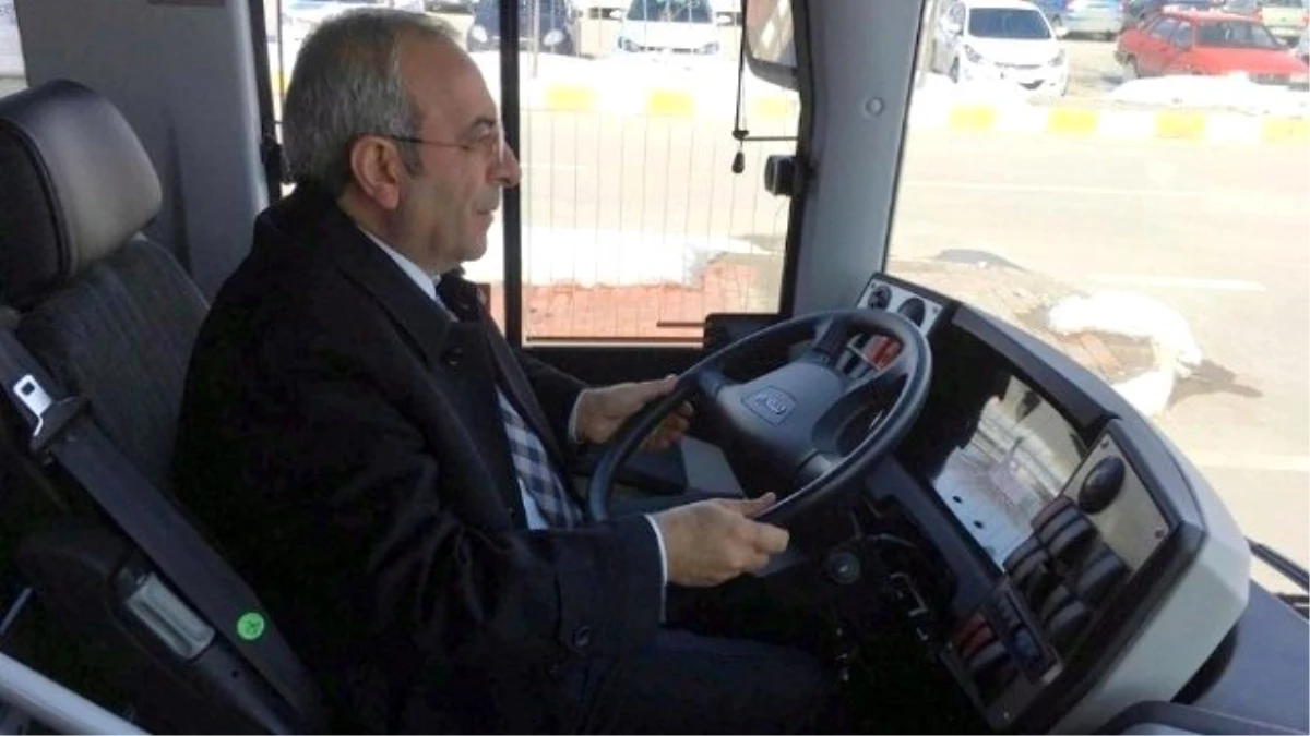 Yyü Rektörü Prof. Dr. Battal, Engelli Dostu Otobüsün Test Sürüşünü Yaptı