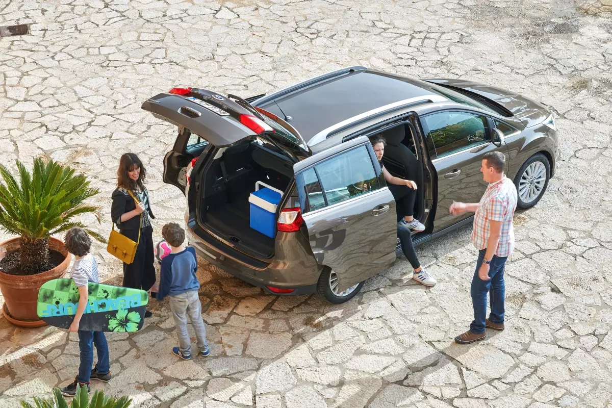 ​Yeni Ford C-MAX ailesi "1.5L Dizel Otomatik" seçeneğiyle büyüyor