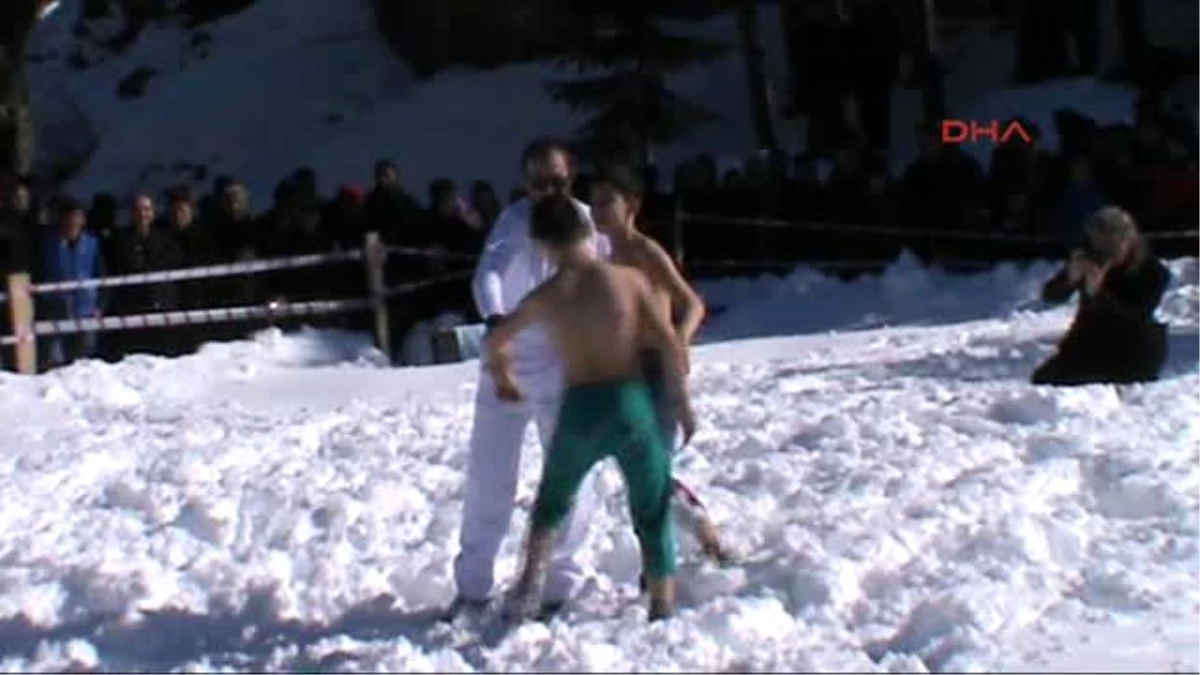 Artvin - Şavşat\'da 21?inci Veliköy Kar Güreşleri Festivali Yapıldı