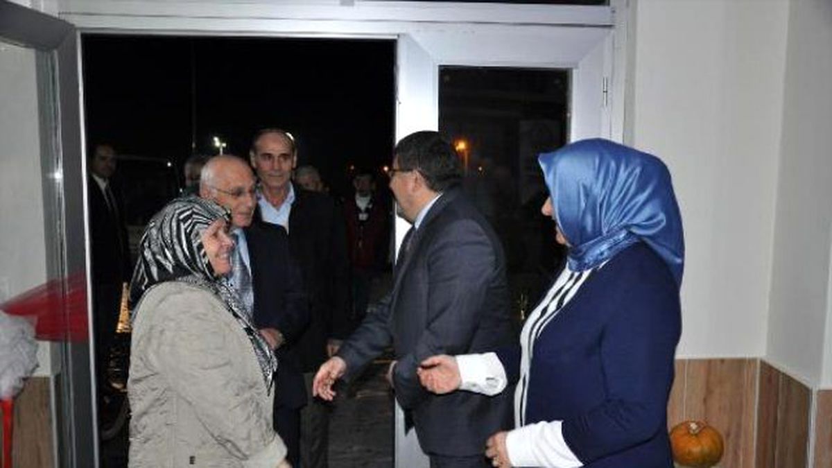 Bilecik Belediyesi\'nden 40 Yılı Aşkın Evli Çiftlere \'Sevgililer Günü\' Yemeği
