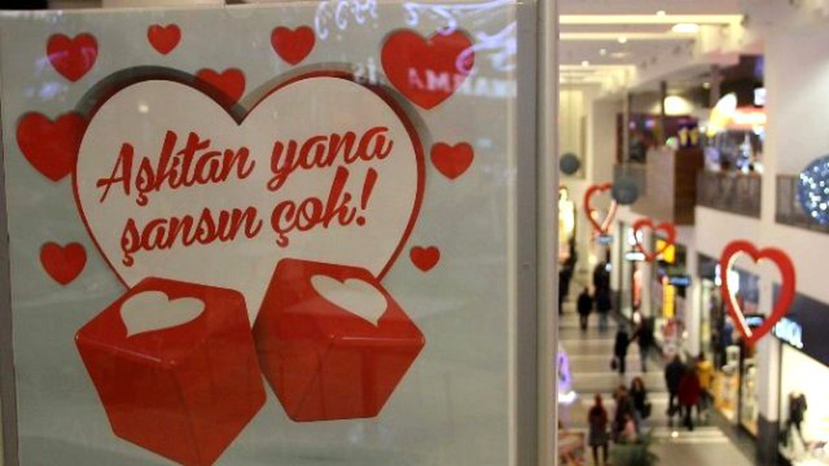 Forum Magnesia\'dan Sevgililer Gününe Özel Karşılama