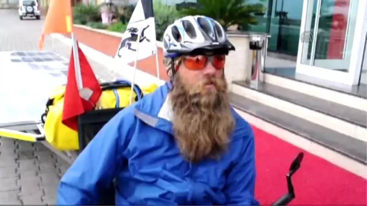 Güneş Enerjili Bisikletiyle Dünyayı Geziyor