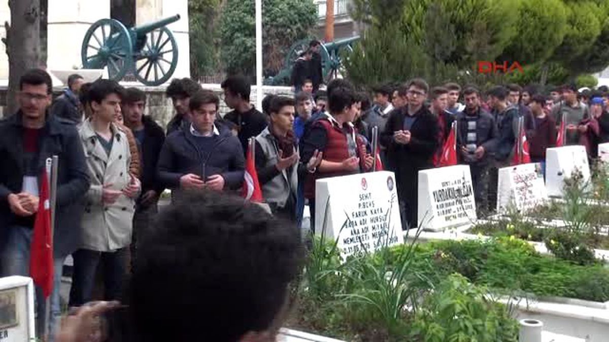 Mersin Sevgililer Günü\'ne Tepki İçin Şehit Mezarlarında Dua Ettiler