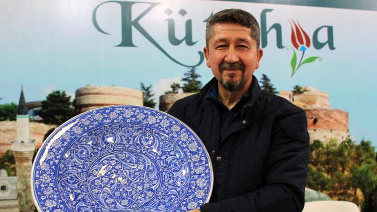 Rıdvan Şükür; Günümüzde Sanatın Çini hali Kütahya\'da yaşıyor.