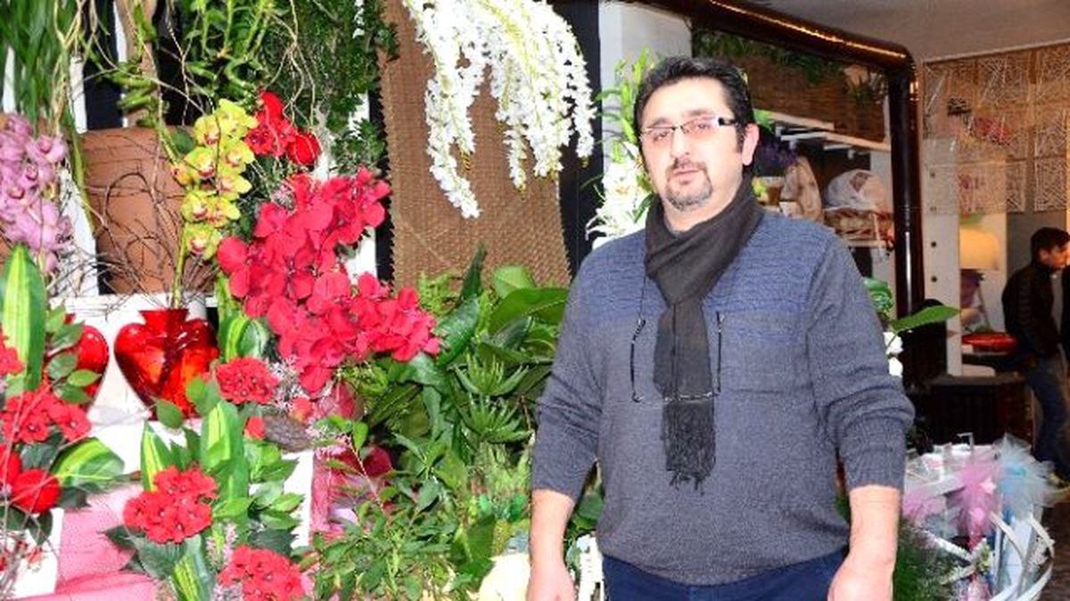Sevgilisi İçin Çiçekçiden Gül Çaldı, Güvenlik Kamerasına Yakalandı