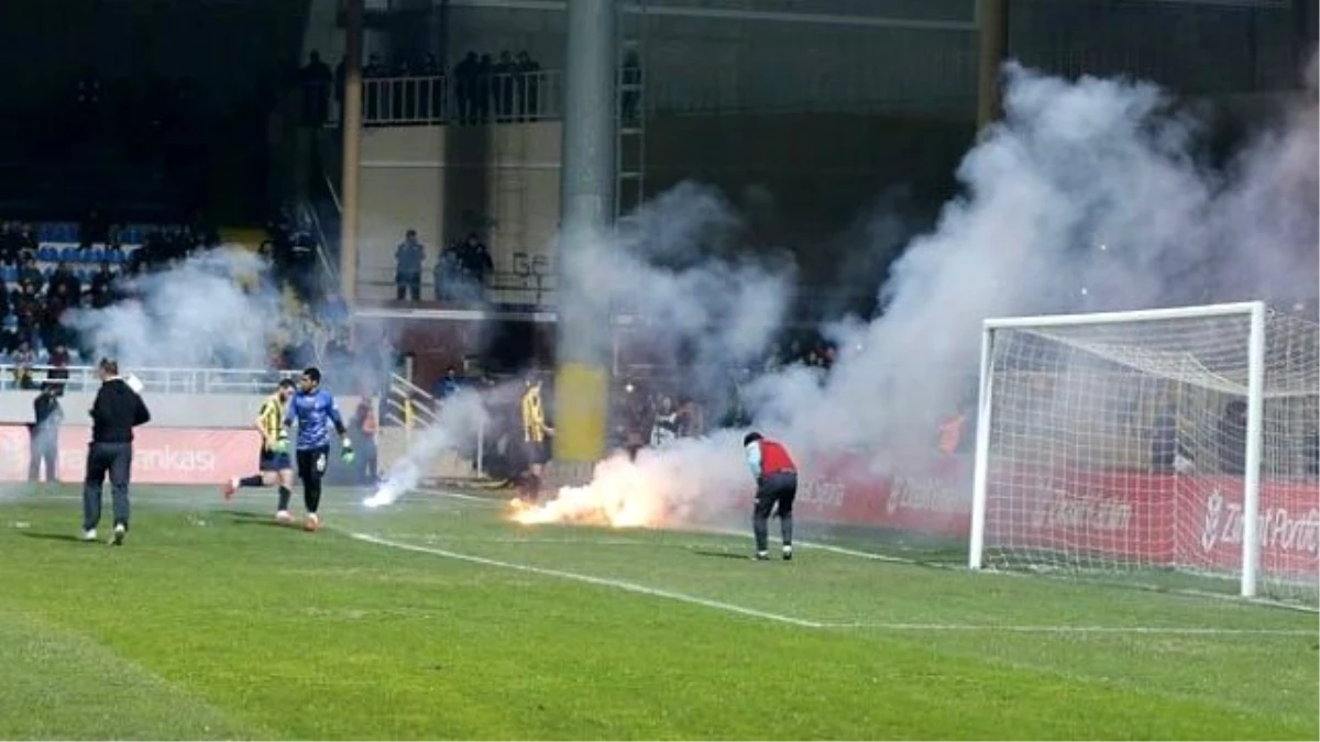 Tribünde Meşale Yakan Taraftarlara Men Cezası