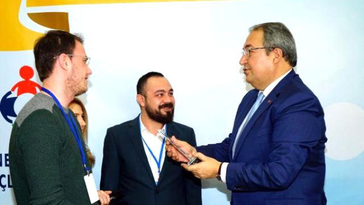 Ünver, Gençlerle Bir Arada