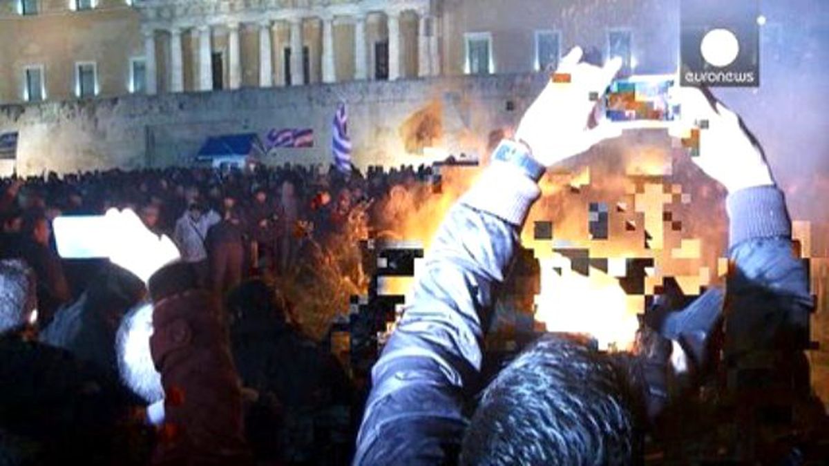 Yunan Çiftçiler Atina\'da Hükümeti Protesto Etti