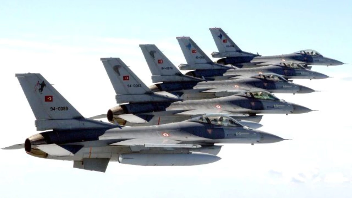 10 F-16 Suriye Sınırında Devriye Uçuşu Yaptı