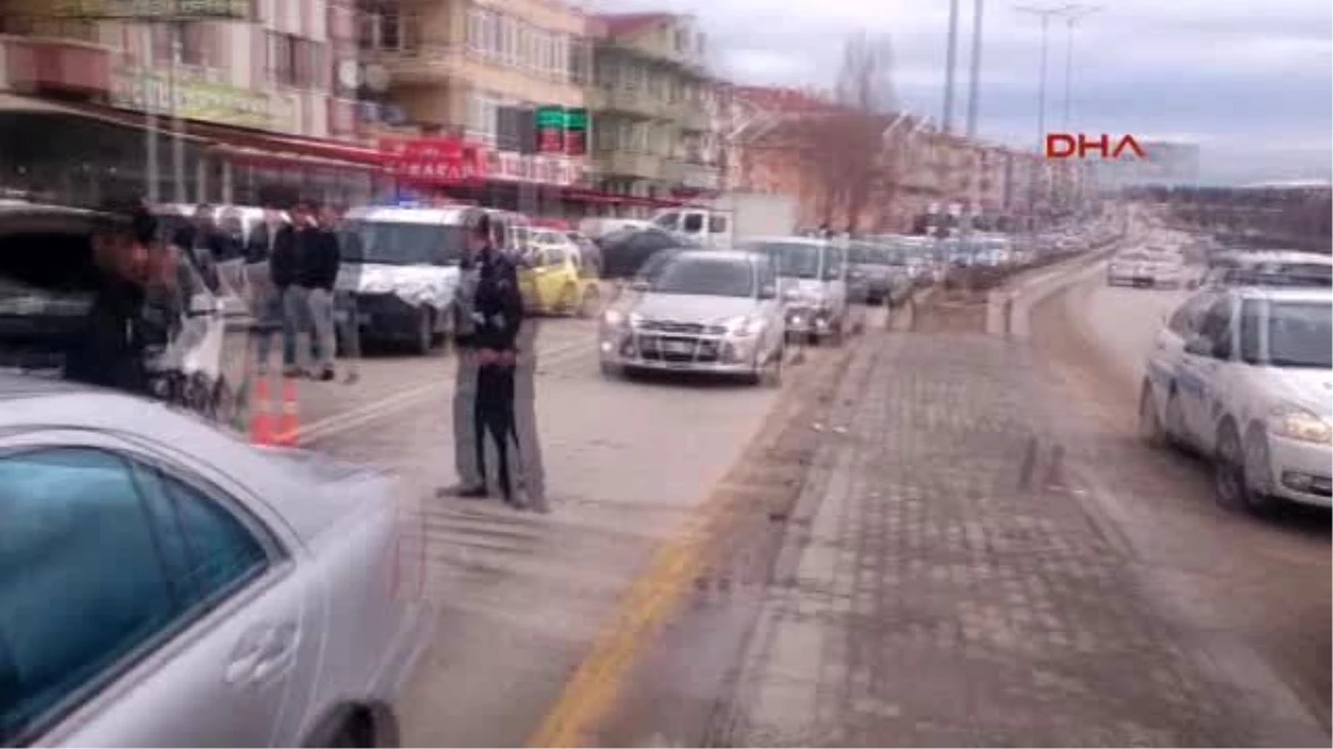 Ankara Gölbaşı\'nda 4 Aracın Karıştığı Zincirleme Kaza: 8 Yaralı