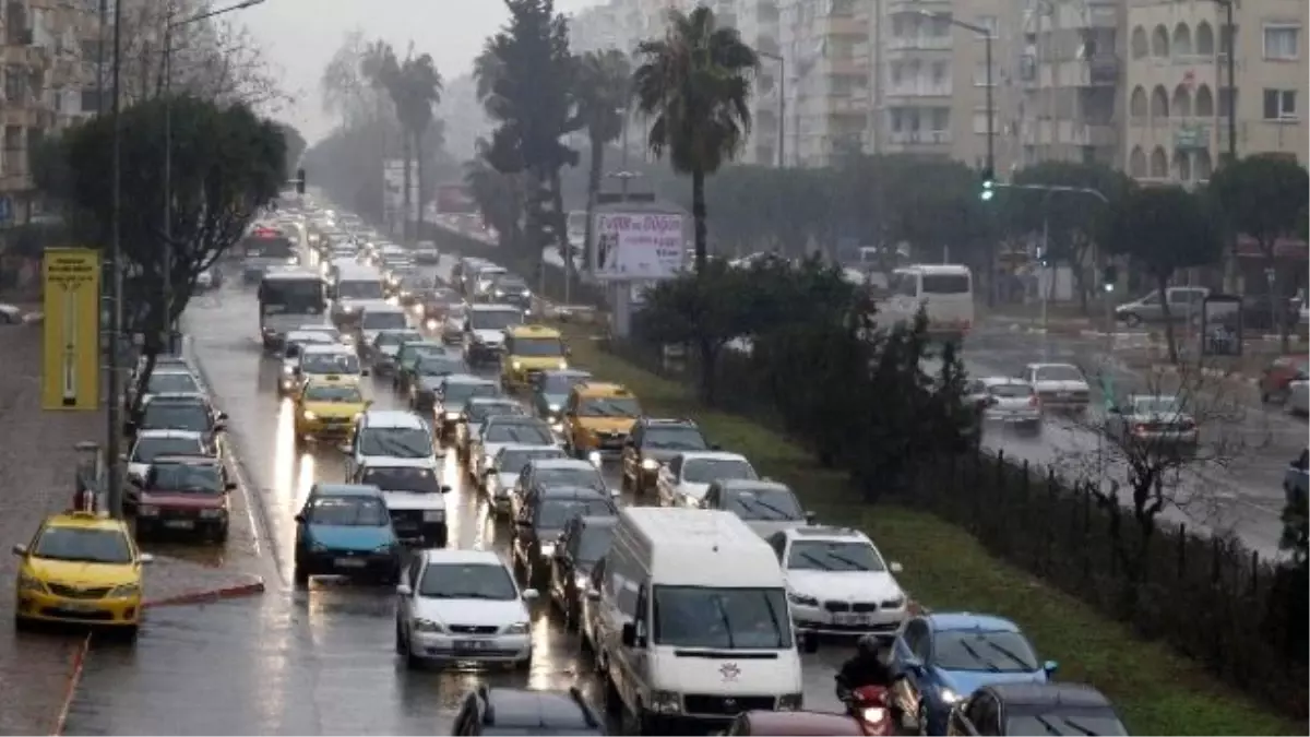 Antalya\'da Yağmurlu Sevgililer Günü