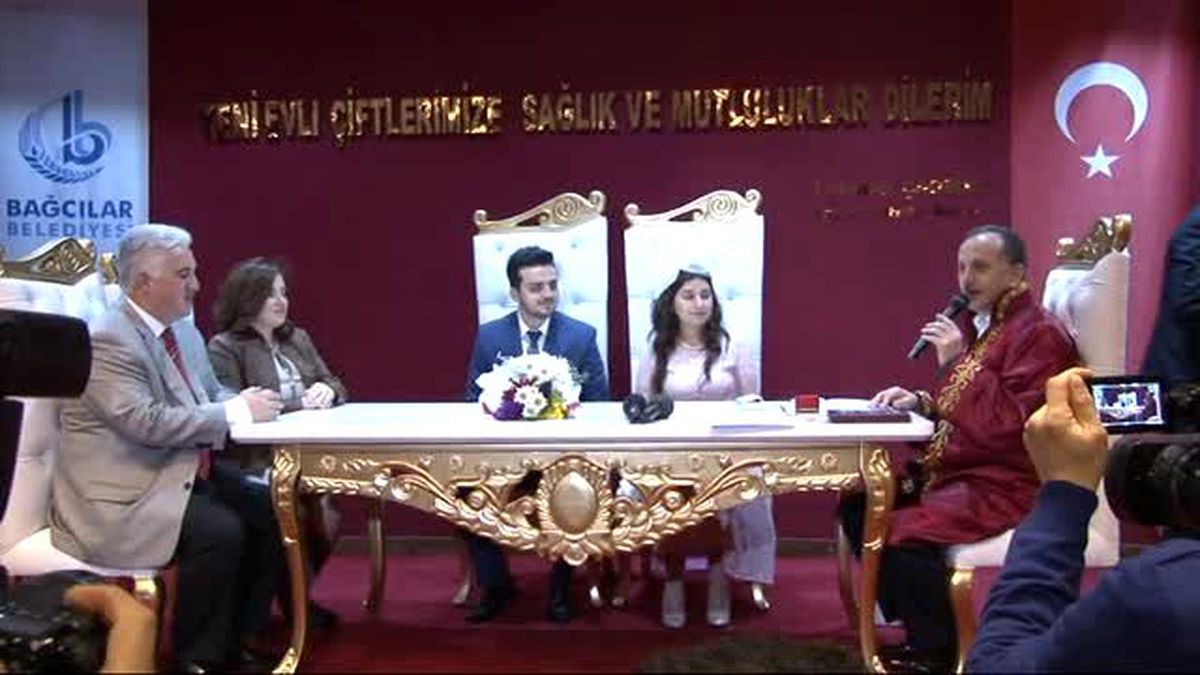 Bağcılar?da 10?ar Dakika Arayla 50 Çiftin Nikahı Kıyıldı?