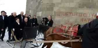 Bakan Sarı, İlk Atlı Kızak Keyfini Erzurum'da Yaşadı