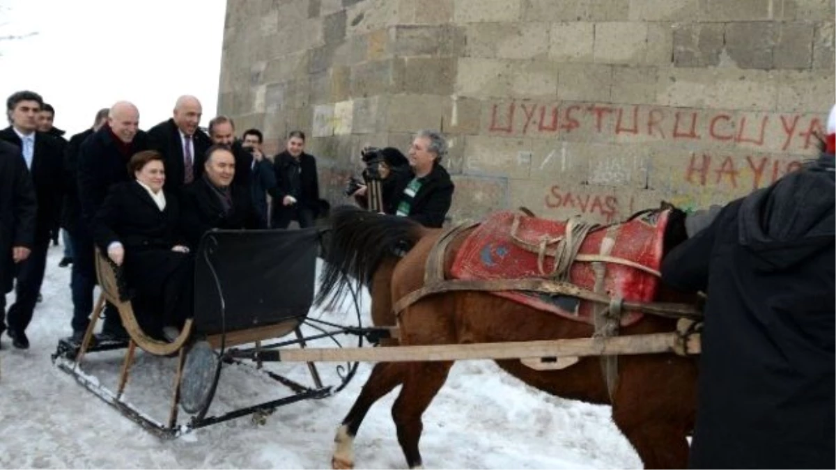 Bakan Sarı, İlk Atlı Kızak Keyfini Erzurum\'da Yaşadı