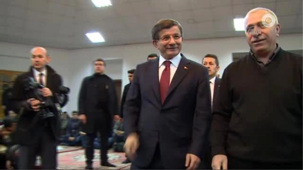 Başbakan Davutoğlu Cemevi Ziyaretinde Bulundu