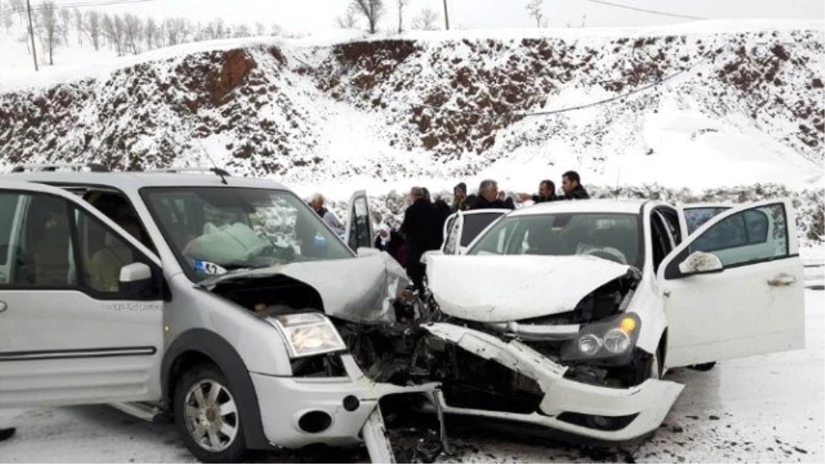 Bingöl\'de Kaza: 3 Yaralı