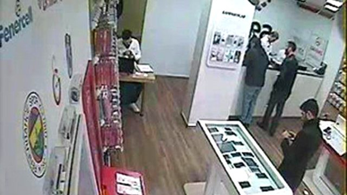 Cep Telefonu Hırsızı Güvenlik Kamerasında