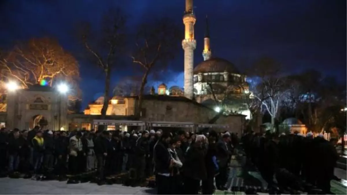 Eyüp Belediyesi Sevgililer Günü\'nde Darülaceze Sakinlerini Bu Yıl da Unutmadı