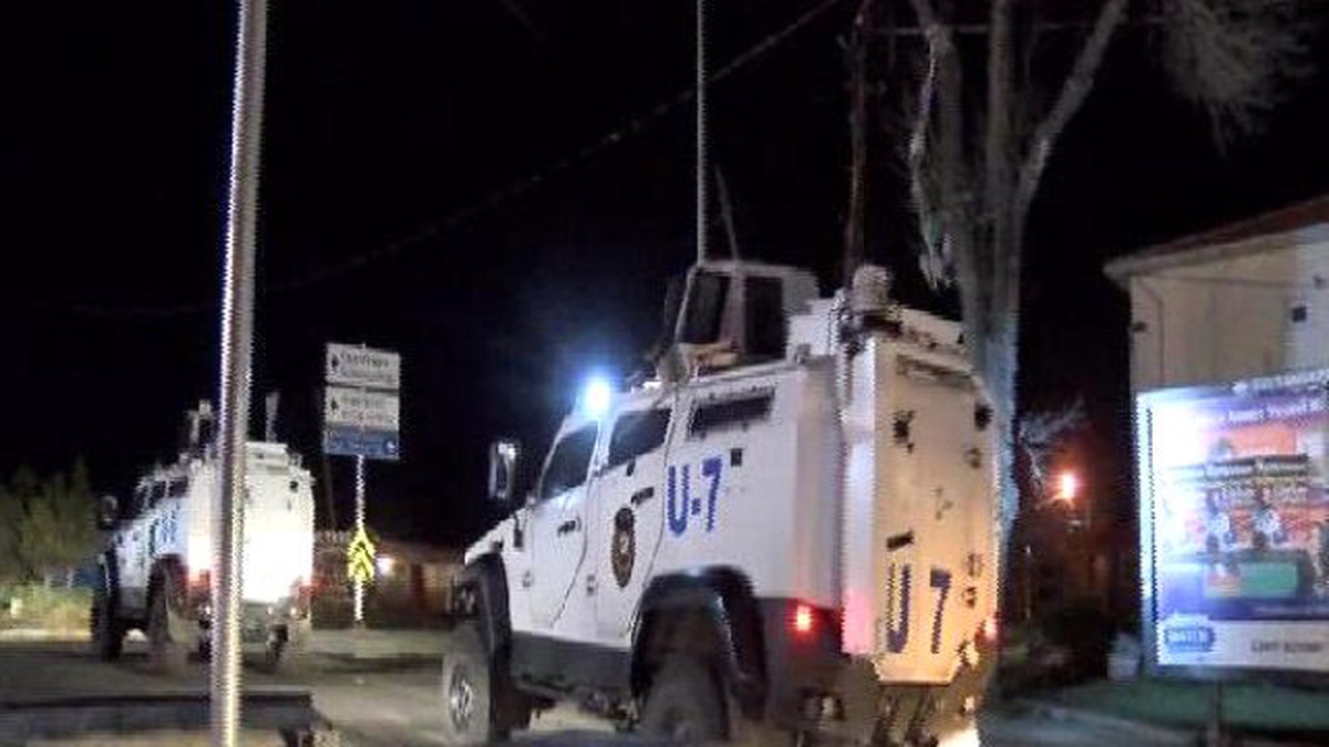 Gazi Mahallesi\'nde Korsan Gösteri Yapan Gruba Polis Müdahale Etti