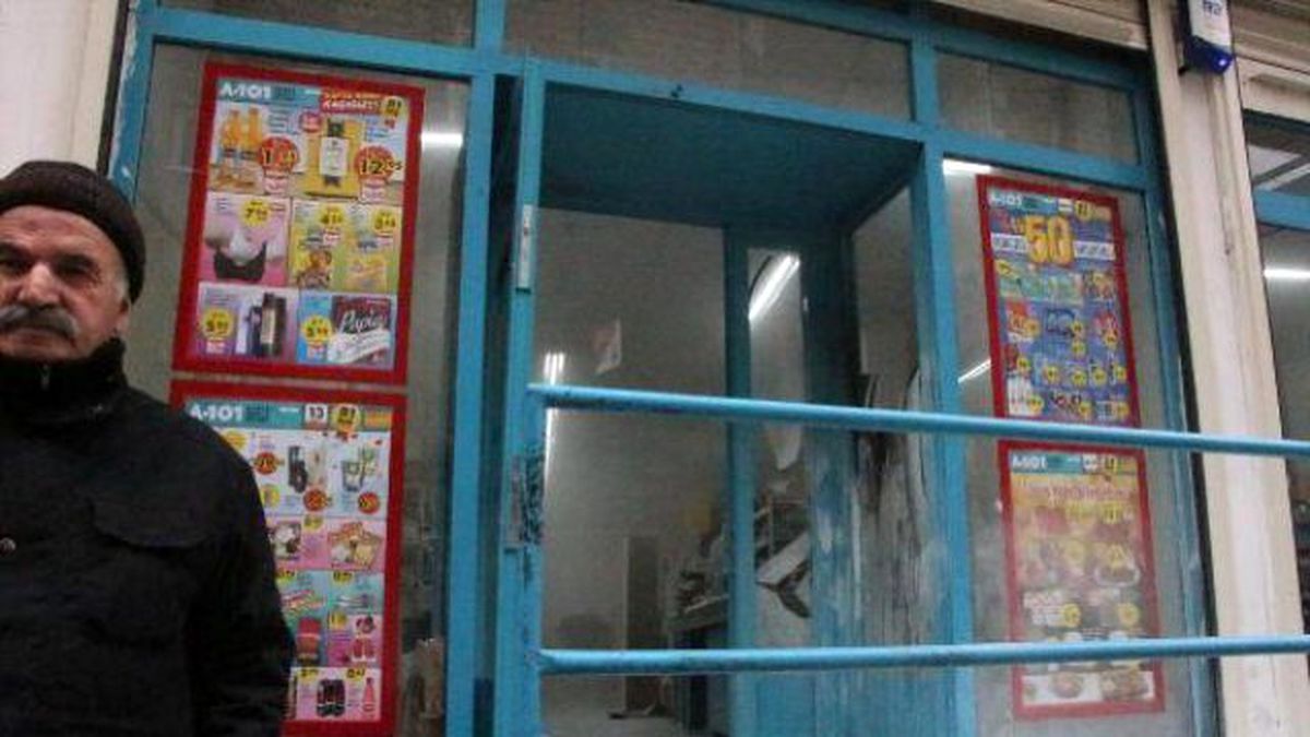 Nusaybin\'de Müşteri Dolu Markete Molotoflu Saldırı