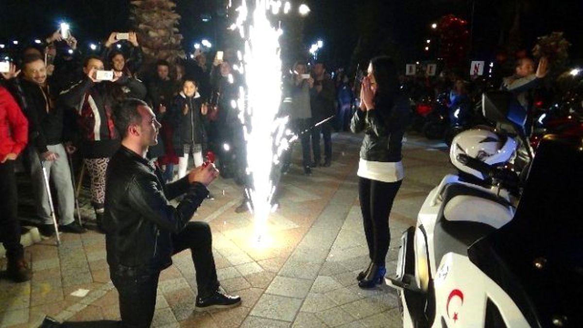 Motorcunun Evlilik Teklifi Böyle Olur