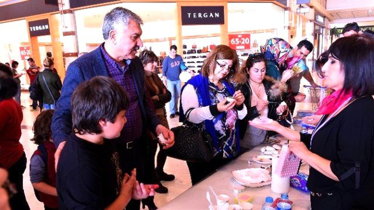 Sevgiline Kendi Hediyeni Kendin Yap" Etkinliği