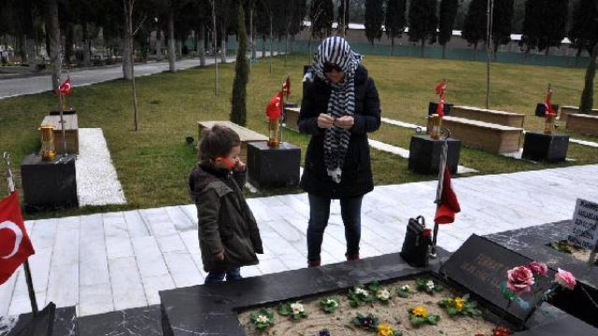 Soma\'da Buruk \'Sevgililer Günü\' Kutlaması