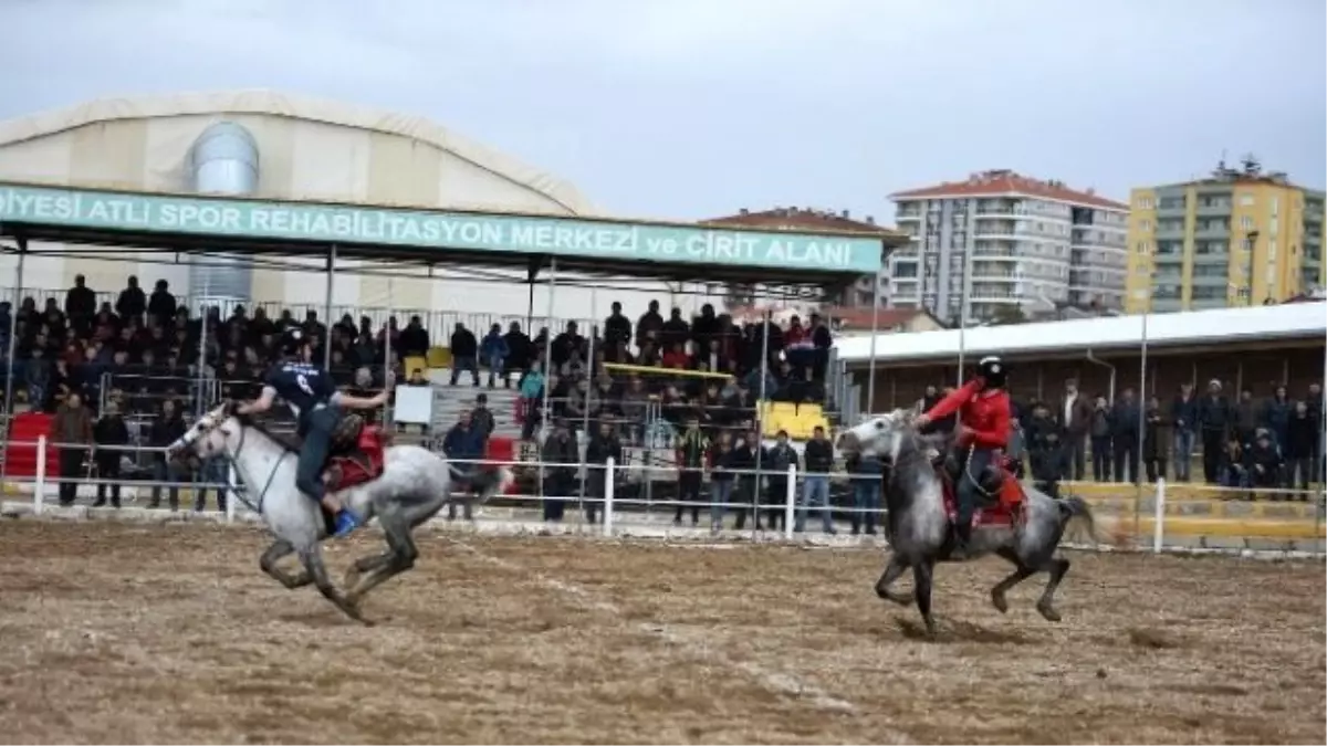 Uşak Belediyesi Atlı Spor Cirit Turnuvası Başladı