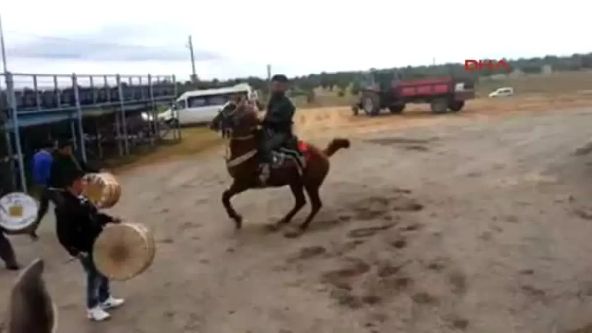 Uşak Davul ve Zurnaya Dayanamayan At