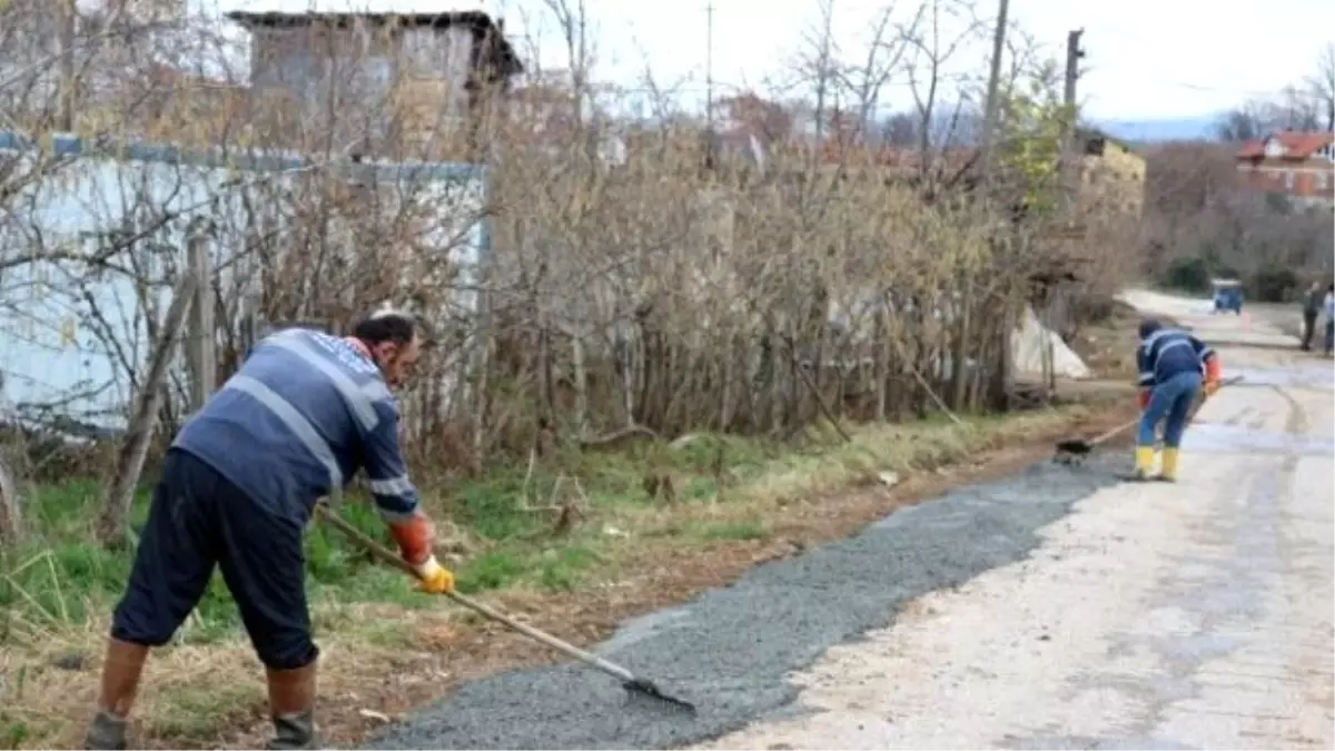 Akçakoca\'da Cadde ve Sokaklarda Onarım Bakım Çalışmaları Devam Ediyor