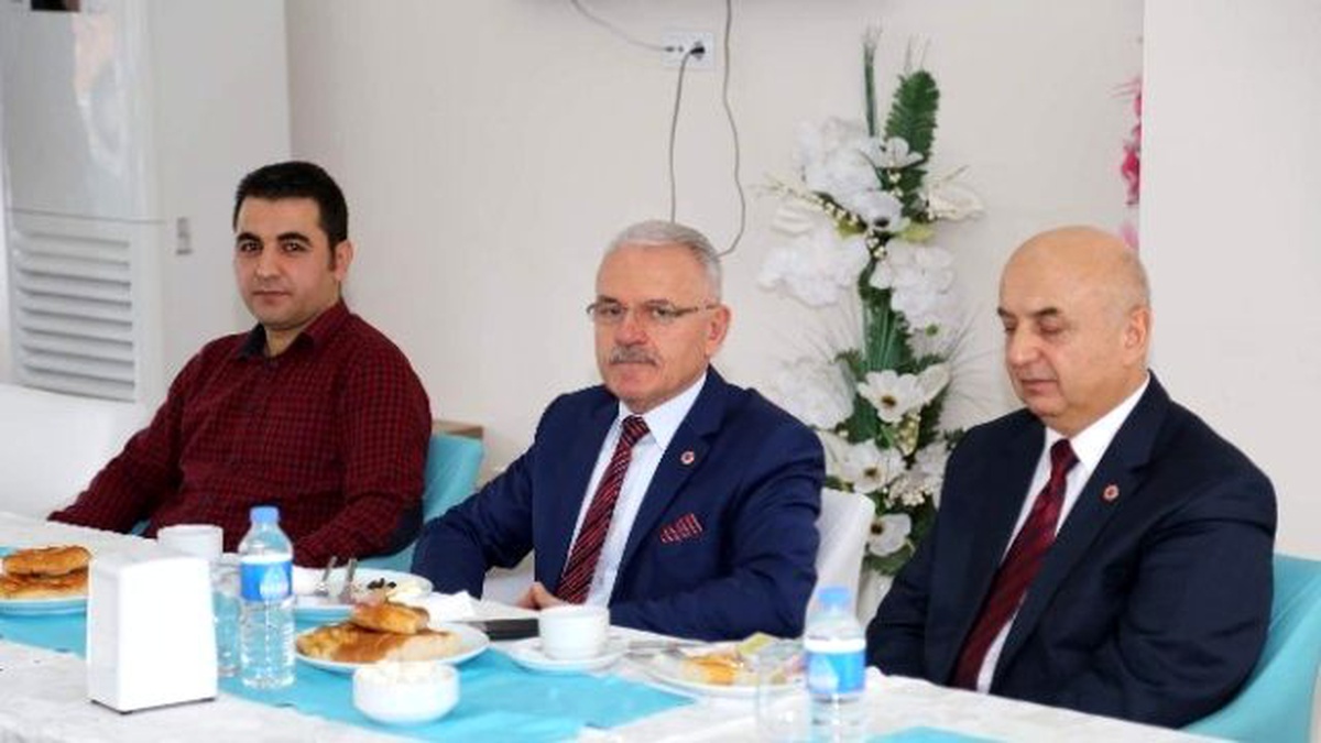 Bü Rektörü Karacabey Yabancı Diller Bölümü Öğretim Elemanları ile Bir Araya Geldi
