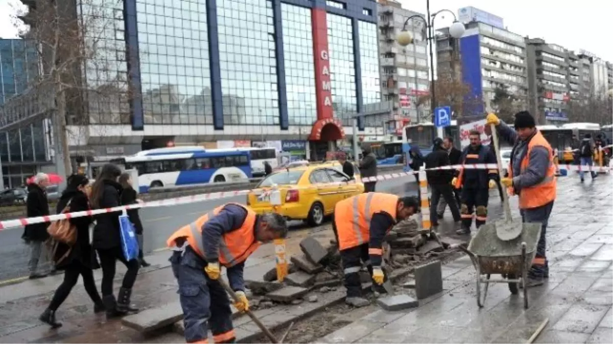 Büyükşehir\'den Kış Mevsiminde de Kaldırım Onarımı