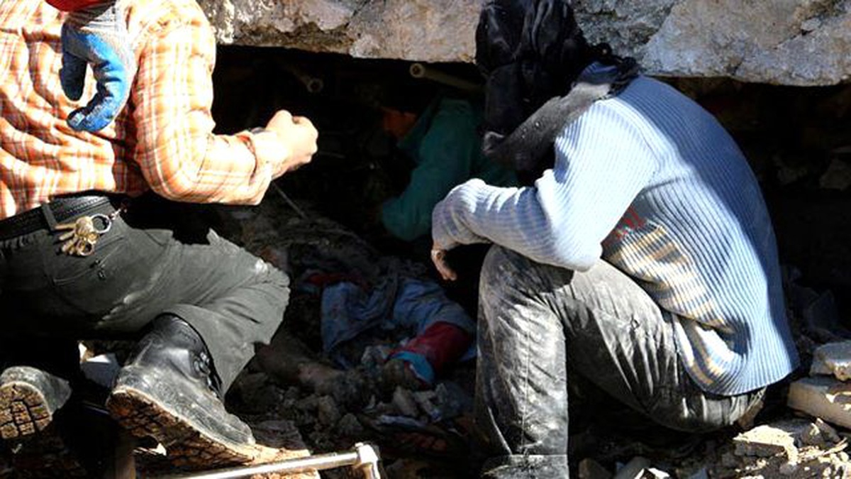 Dışişleri: Rusya\'nın Azez\'deki Saldırıları Savaş Suçudur