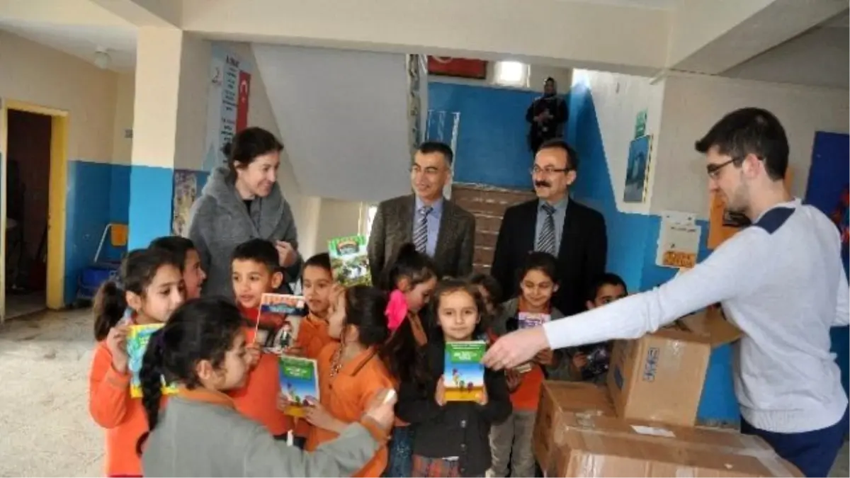 Doğa Koruma ve Milli Parklar Şubesi\'nden Köy Okulu Kütüphanesine Kitap Bağışı