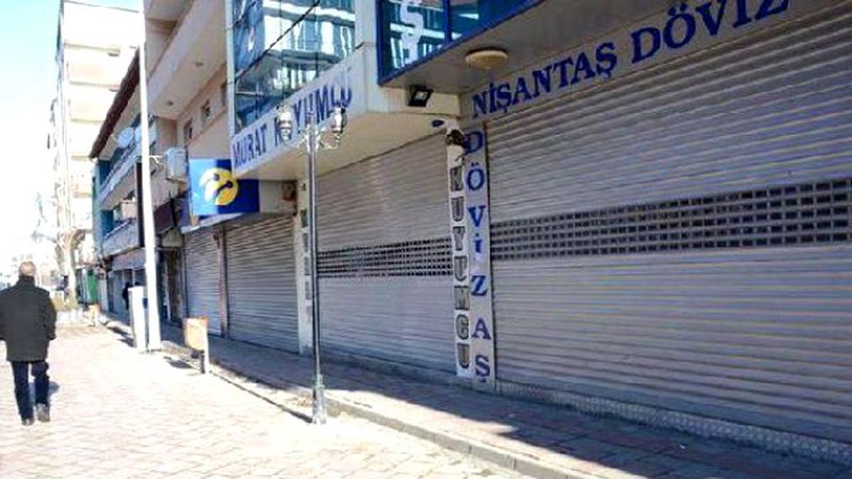 Doğubayazıt\'ta Esnaf Kepenk Açmadı