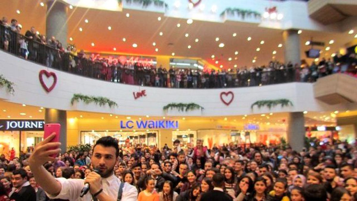 Emre Kaya\'ya İzmir\'de Sevgi Seli