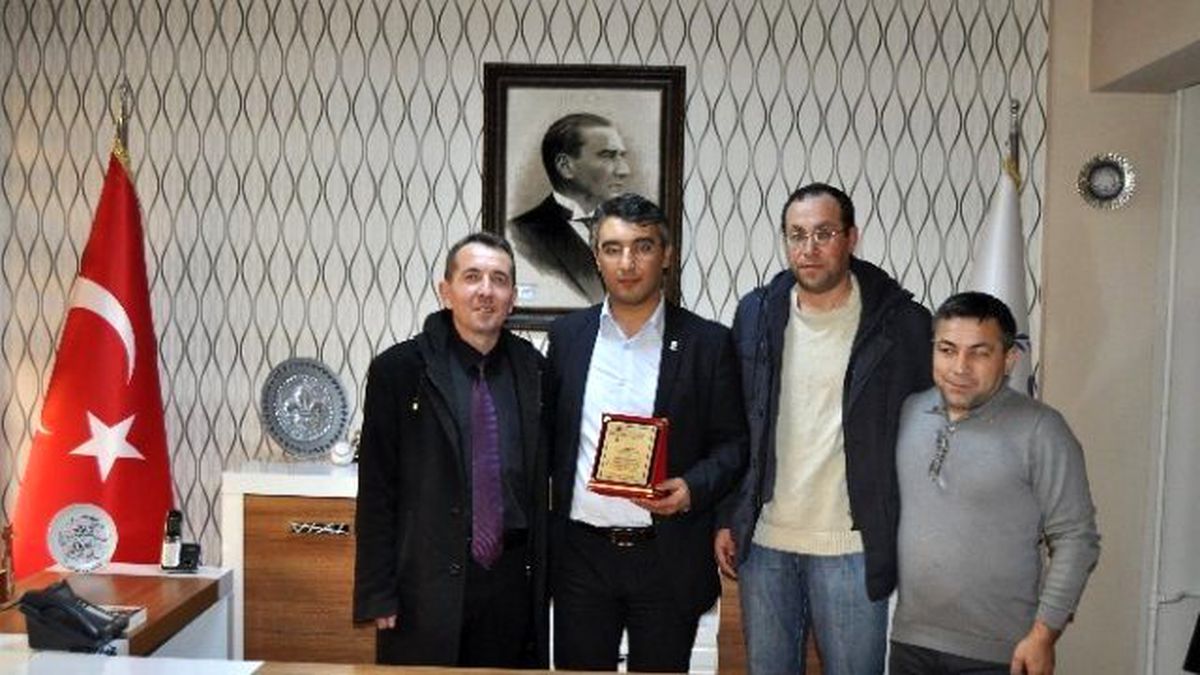 Görme Engellilerden İl Müdürü Aksoy\'a Teşekkür Ziyareti