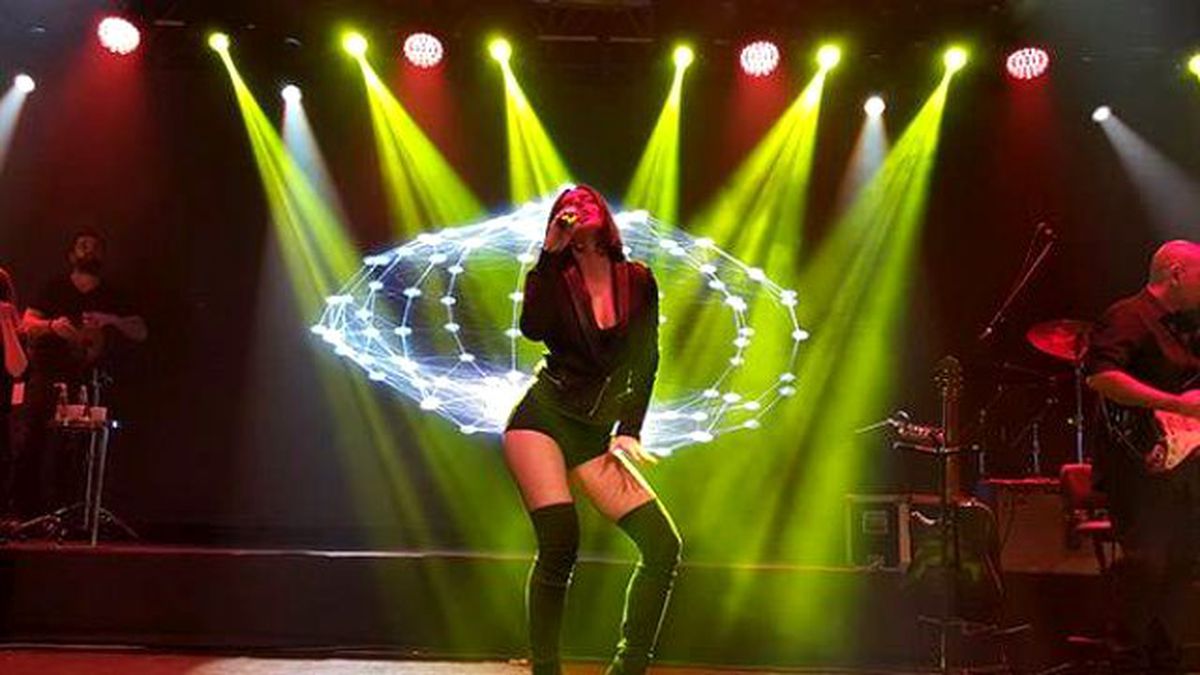 Gülşen'den Sahnede Aşk İtirafı