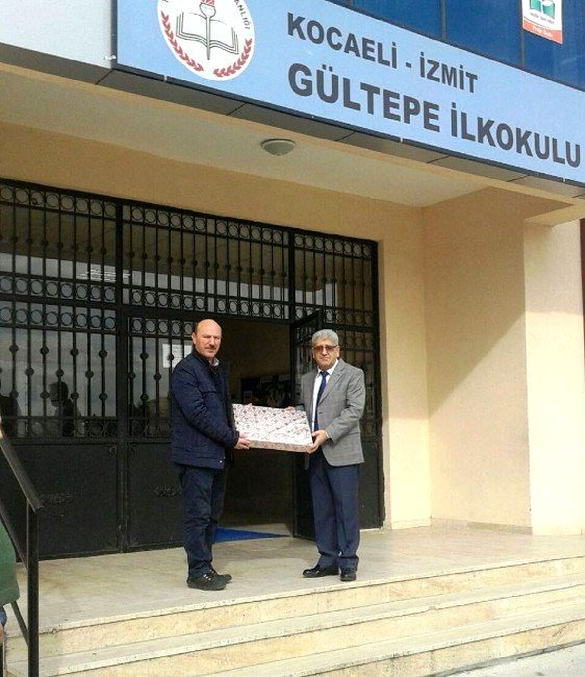 İzmit Belediyesi Okullara Yardım Desteğinde Bulundu