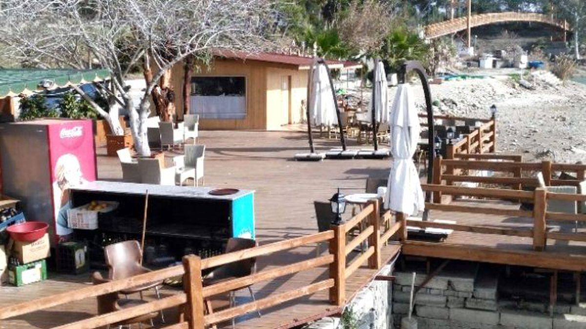 Kafe İşletmecisi, Garsonu Bıçakla Öldürdü