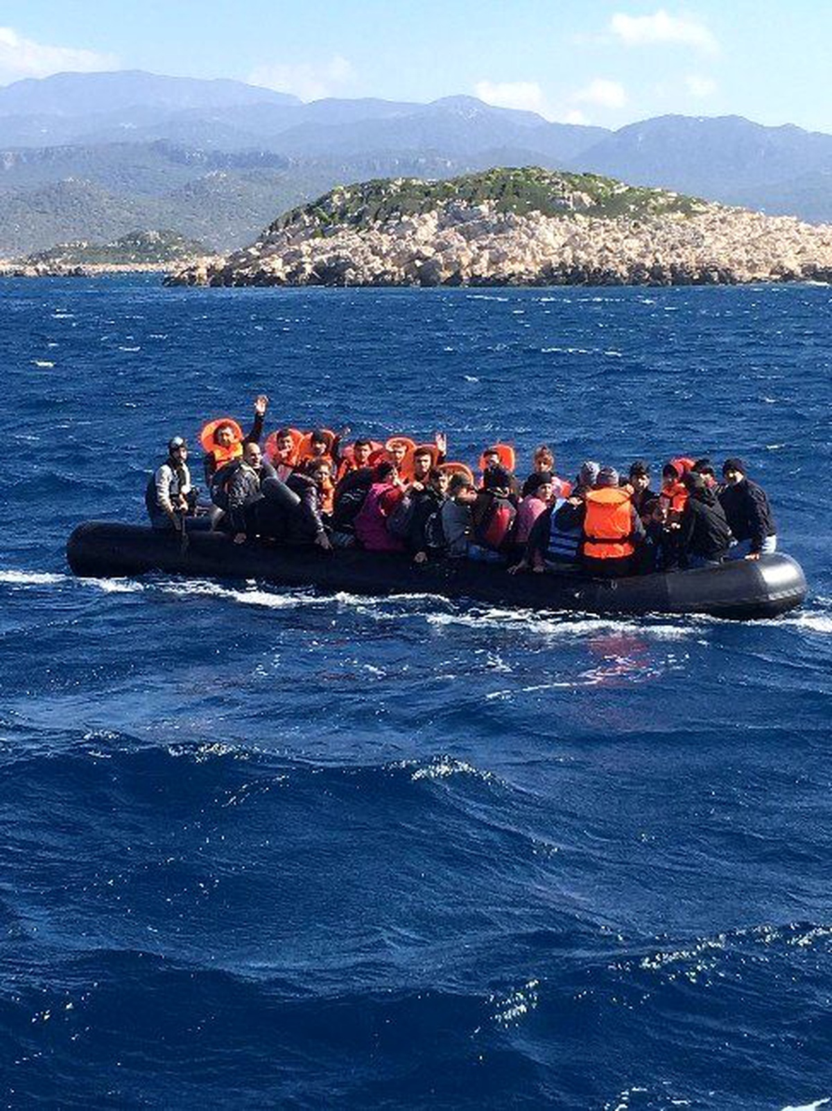 Kaş\'tan Meis Adası\'na Geçmeye Çalışan 47 Suriyeli Göçmen Yakalandı