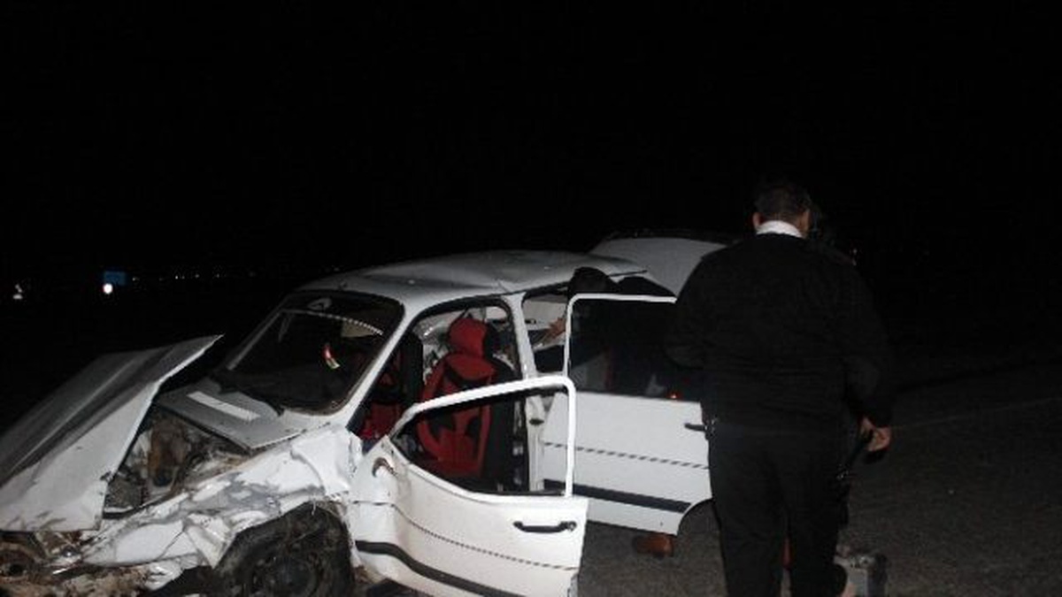 Otomobiller Kafa Kafaya Çarpıştı: 8 Yaralı