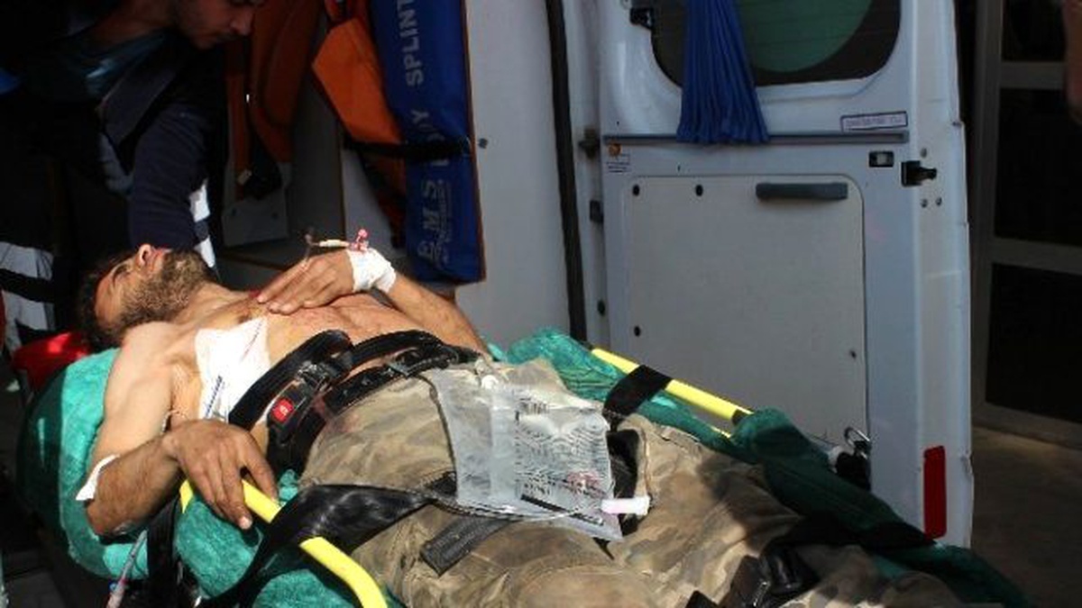 Rus Uçakları Azez\'de Hastane ve Okulu Vurdu: 15 Ölü, 50 Yaralı